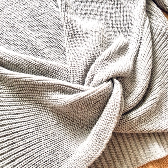 Grey knit twist sweater *reversible!* - Picture 2 of 3